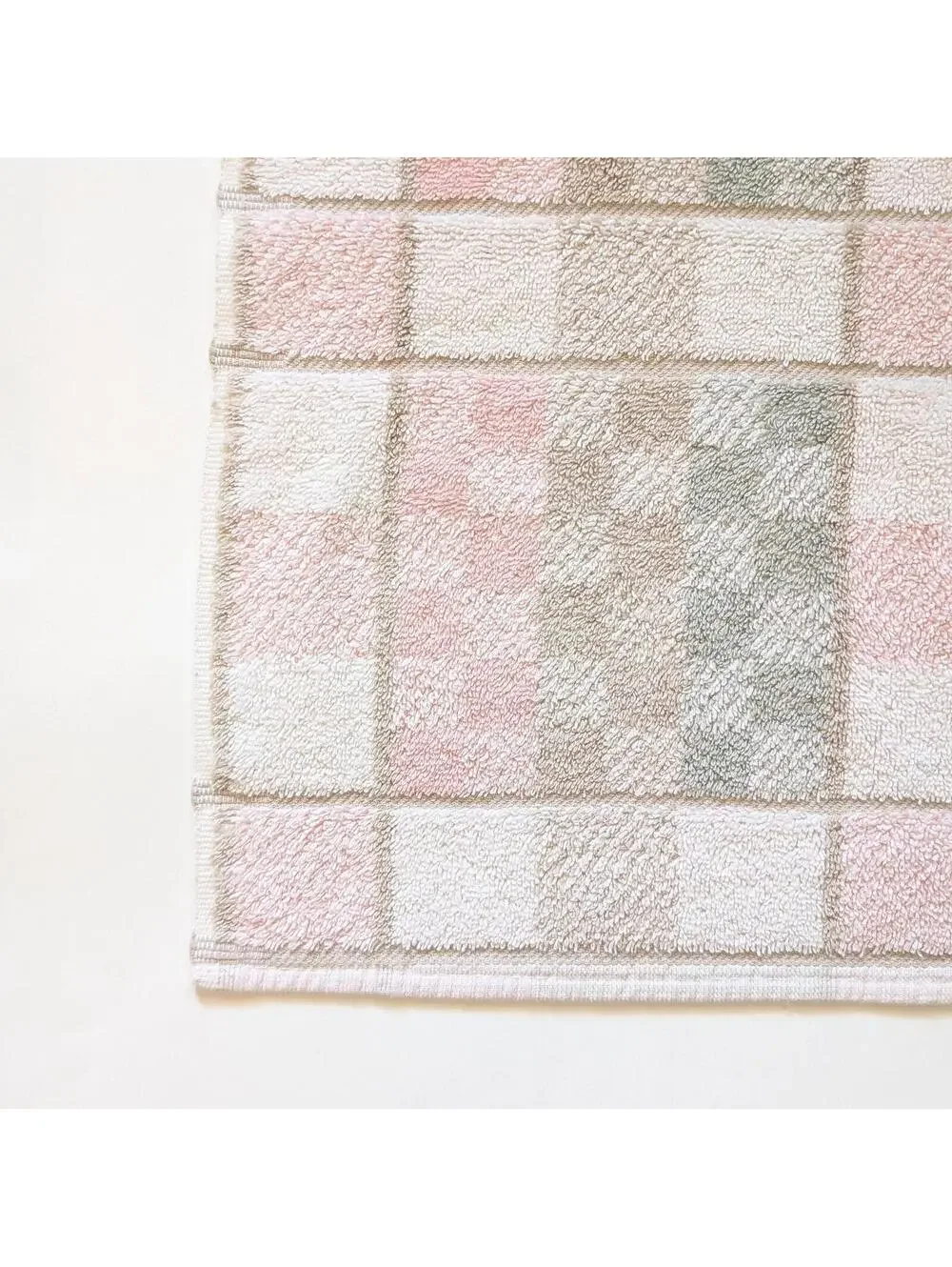 1980s Vintage Bath Towel with Pastel Pink Grid Pattern
